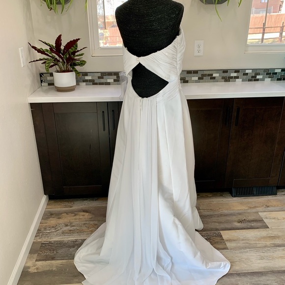 🚫SOLD🚫White Ruched Strapless Keyhole Back Beach Style Wedding Dress Sz 10 box - Picture 3 of 12